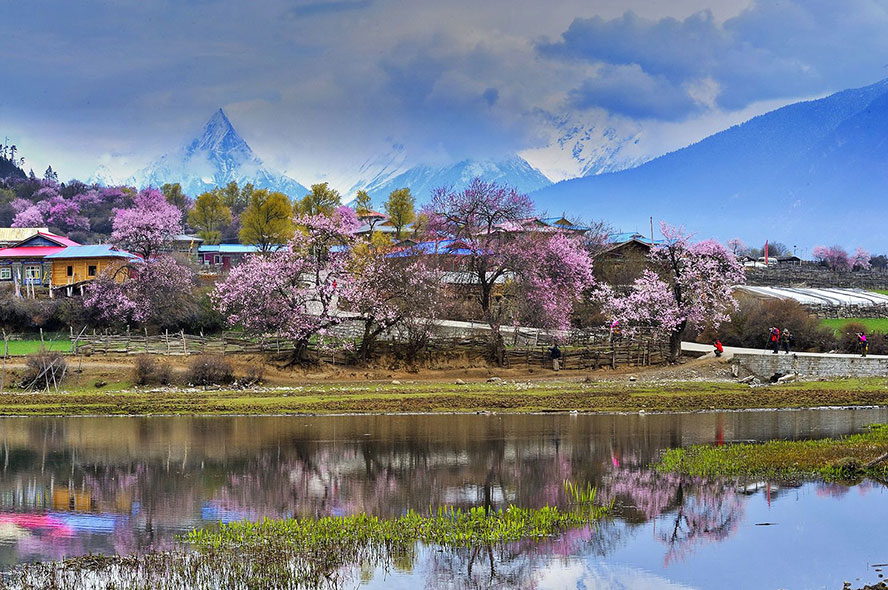 5 Days Lhasa Tour with Ganden Monastery